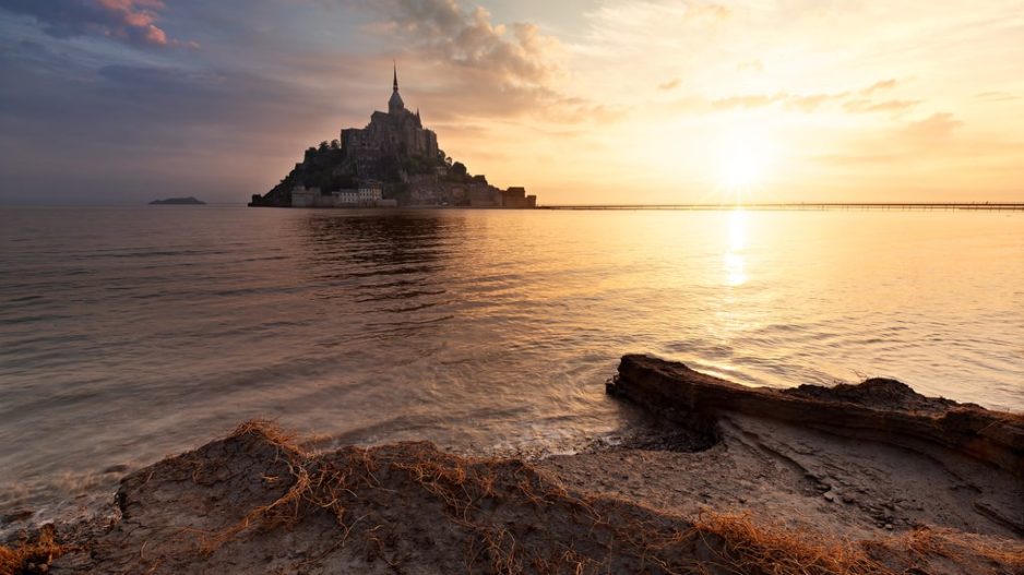 le mont saint michel sunrise